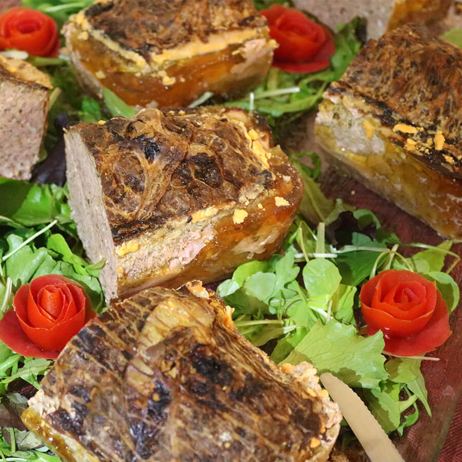 Terrine sur salade - A Table - traiteur